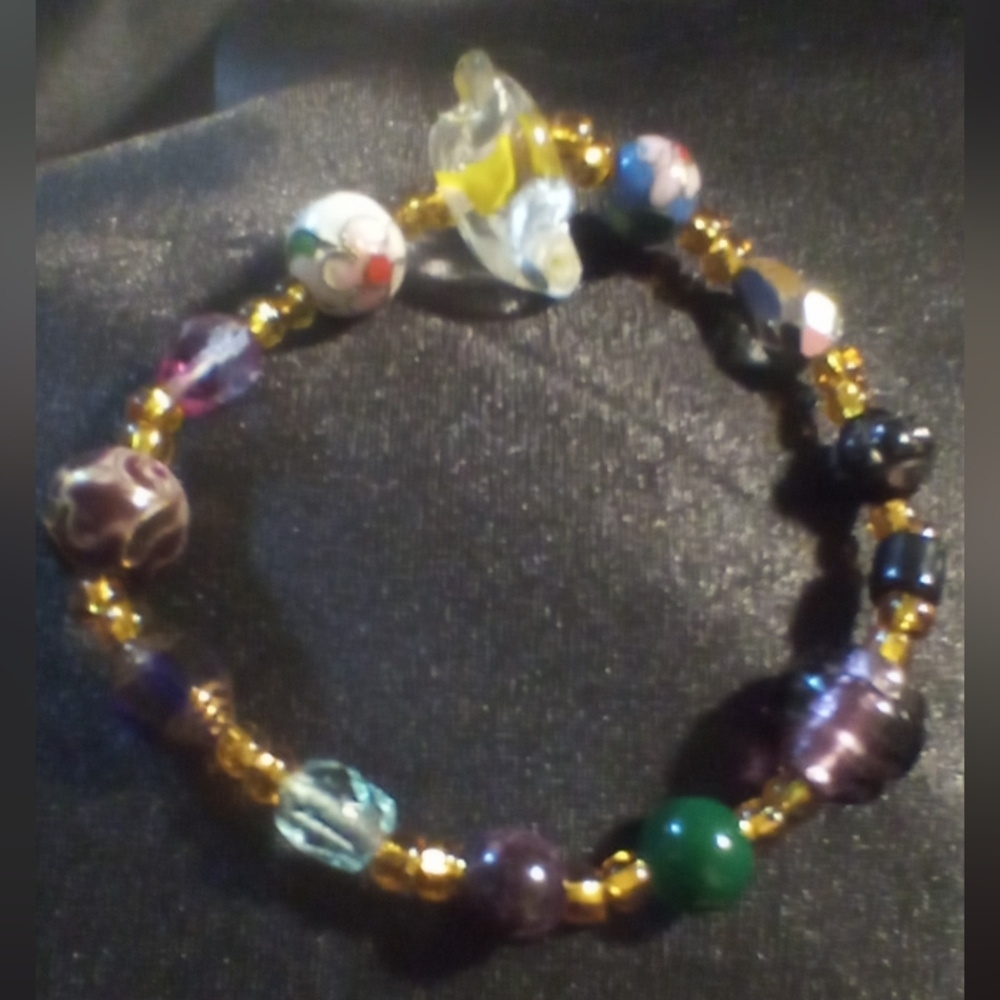 Glass beaded expandable bracelet beautiful unique beads all glass
